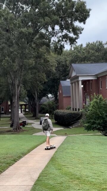 A day in the life of your friendly neighborhood Zane!
video credits: @zane_brooksie