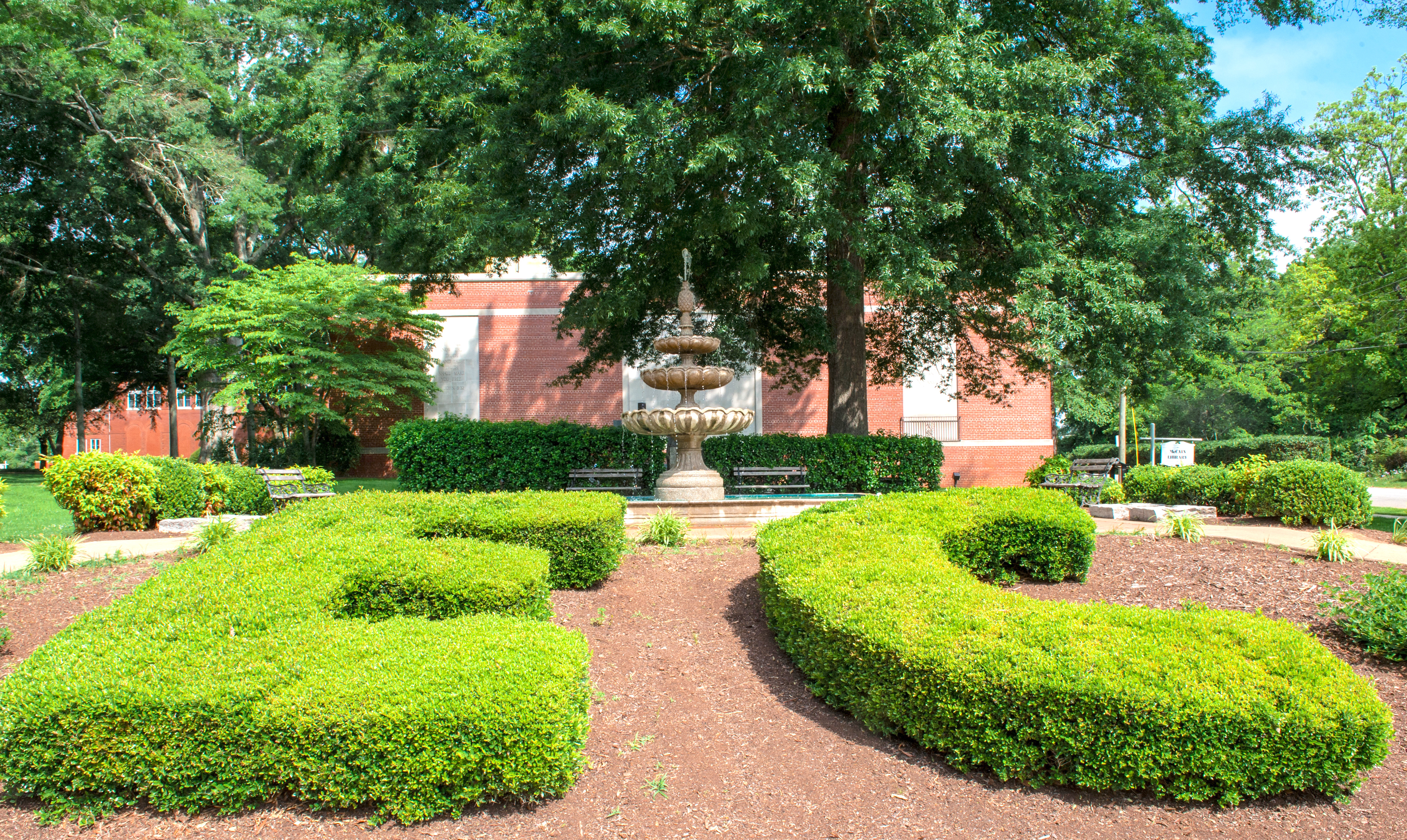 Board meeting image-EC and fountain