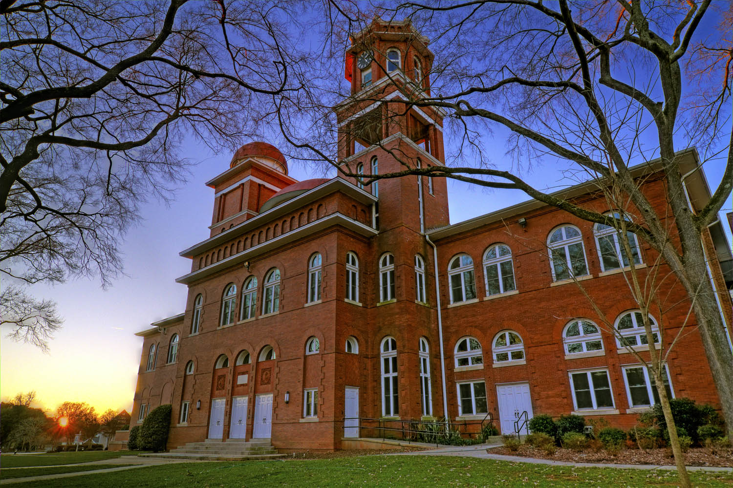 A contemporary photo of the Erskine Building