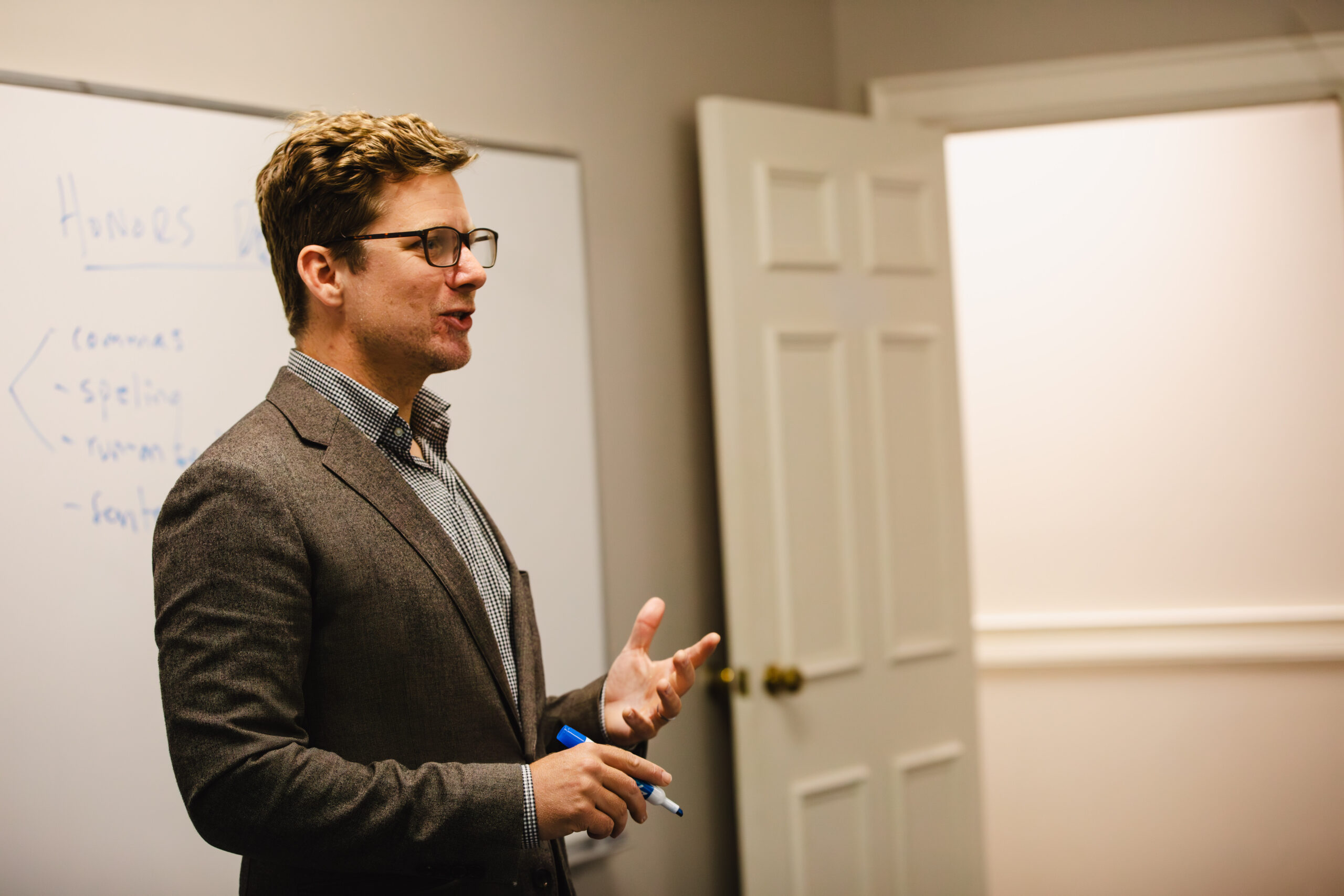 Dr. Dennis Kinlaw teaches honors students