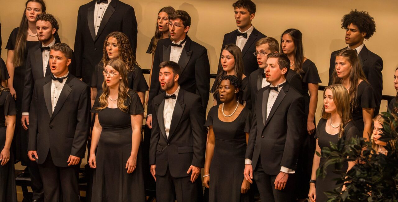 Choraleers singing